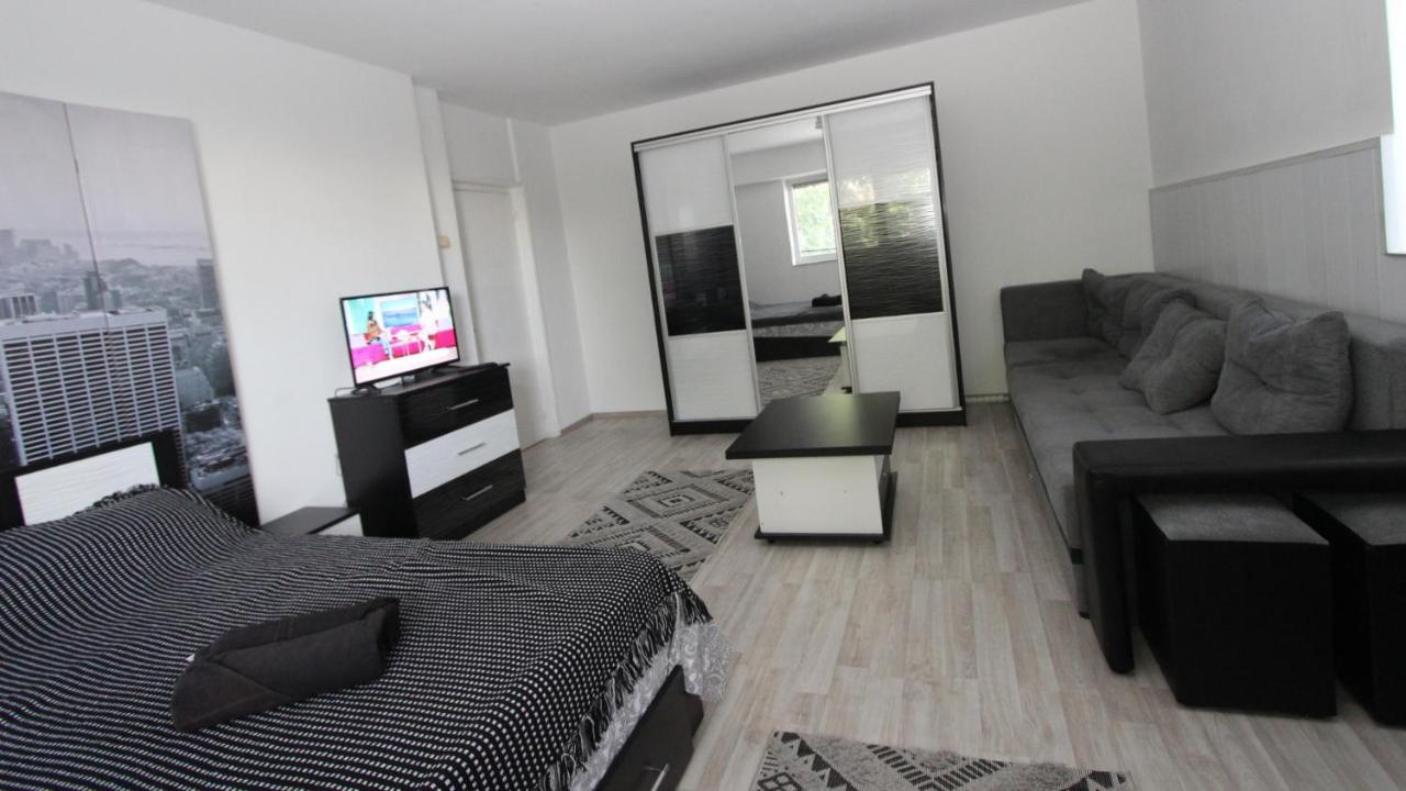 Holidays Host Splaiul Unirii Bucarest Esterno foto